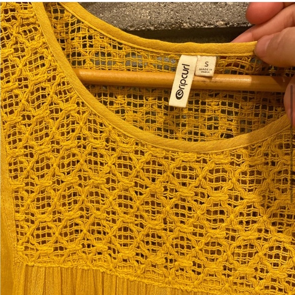 Rip Curl Mustard Top - Picture 2 of 4